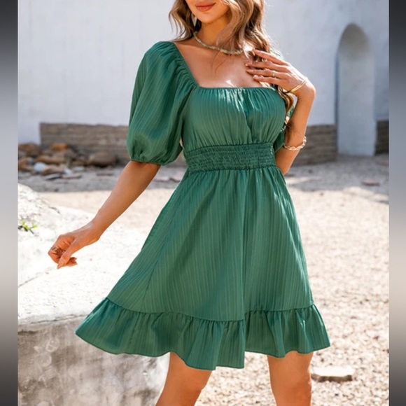 Green Smocked Puff Sleeve Dress - Picture 4 of 12